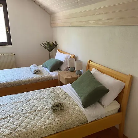 Chalet Near Bled Obrne