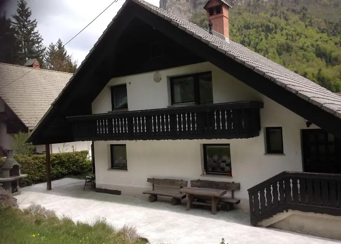 Near Bled 木屋 Obrne